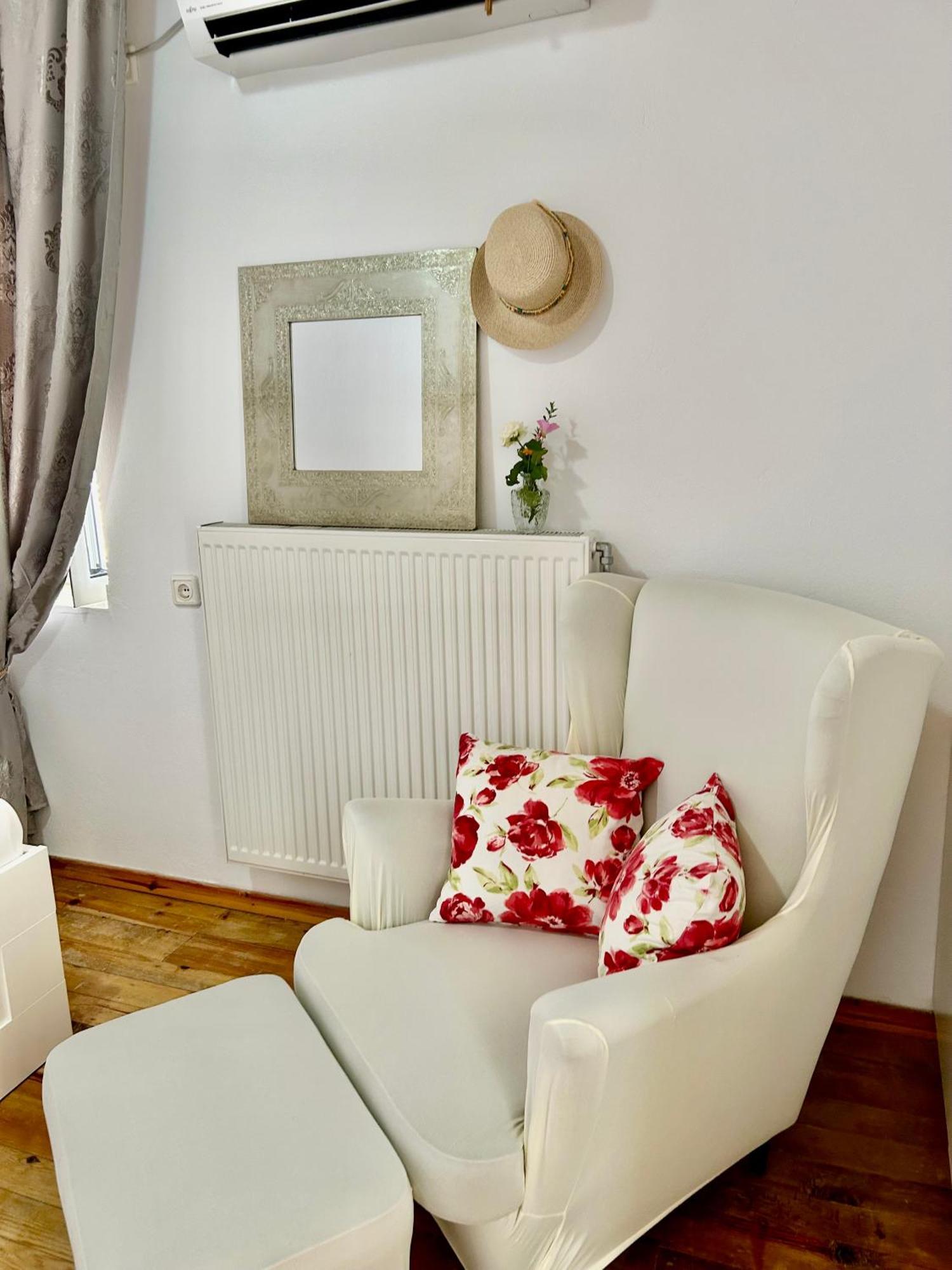 Viktora'S House Apartment Himare Bagian luar foto